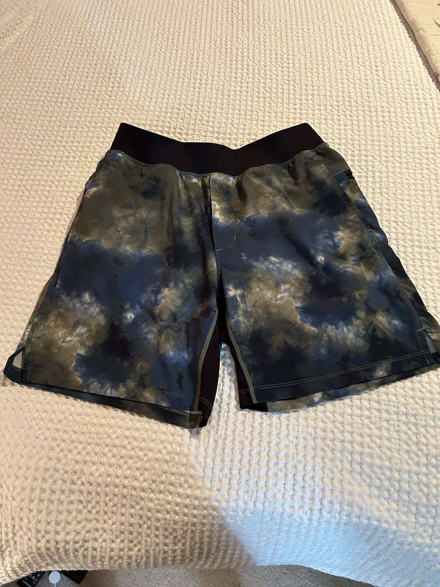 Fabletics Men's Franchise Shorts Atlas Blue Green MEDIUM