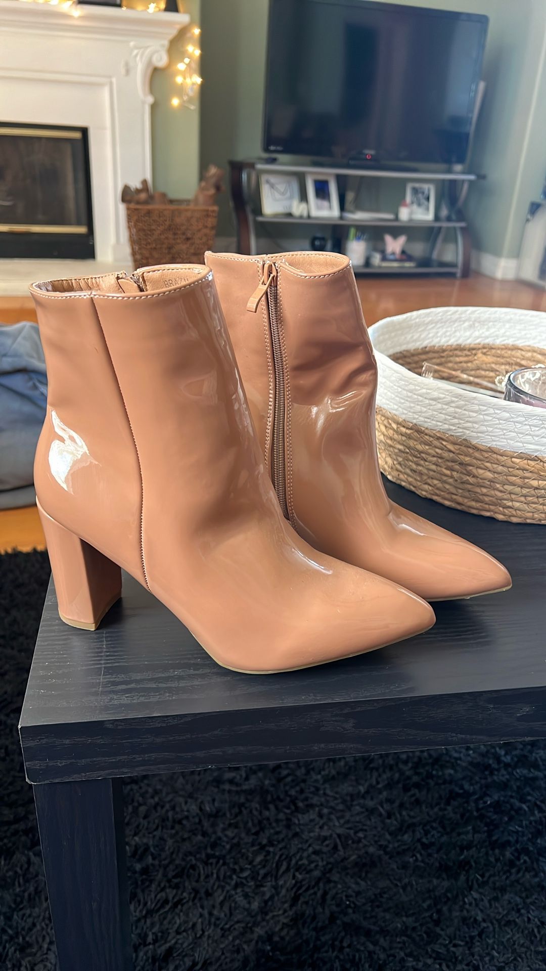 Size 8 Women’s Low top Leather Boots