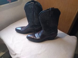 Laredo Brand- Cowhide Leather- 10 1/2  D- New