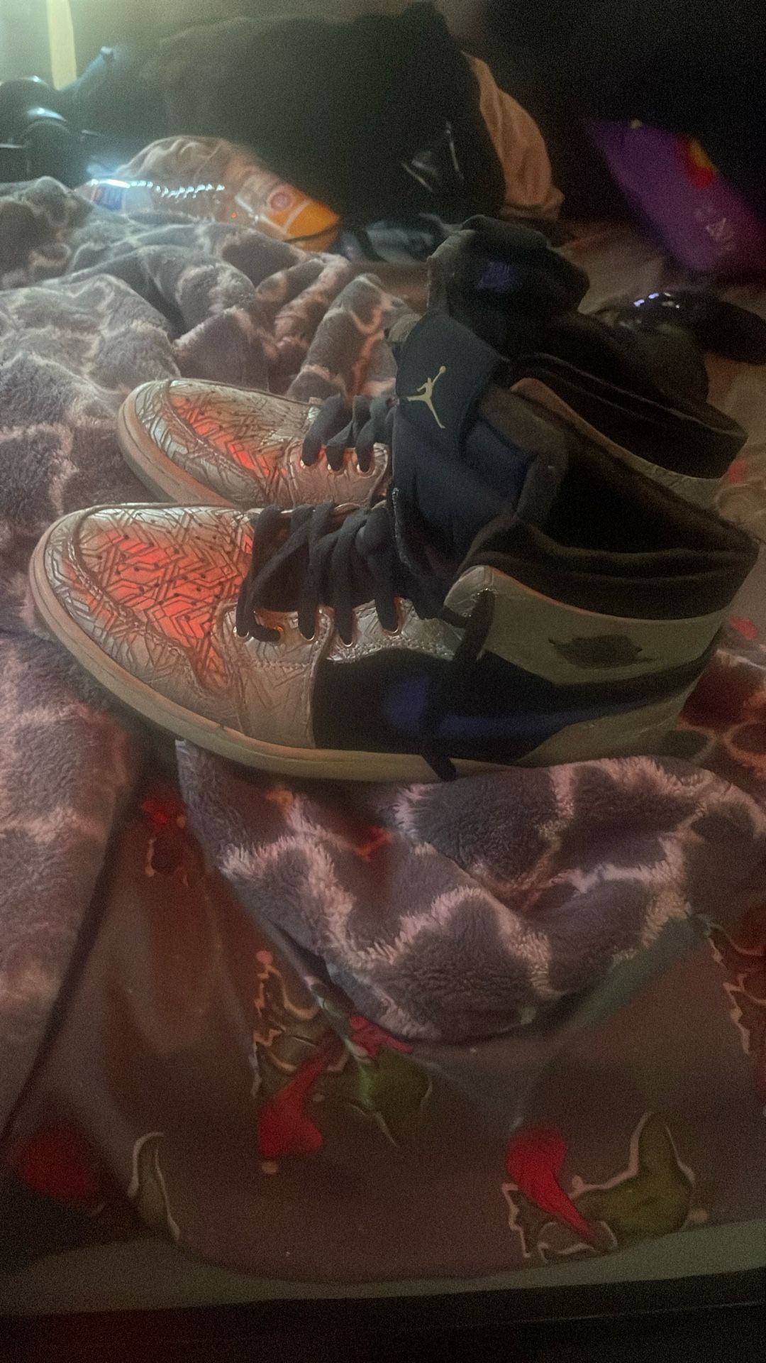 Size 9 2015 Jordan 1 Gold Lasers