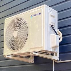 minisplit 1ton    new     heat n cold air    110v   remote