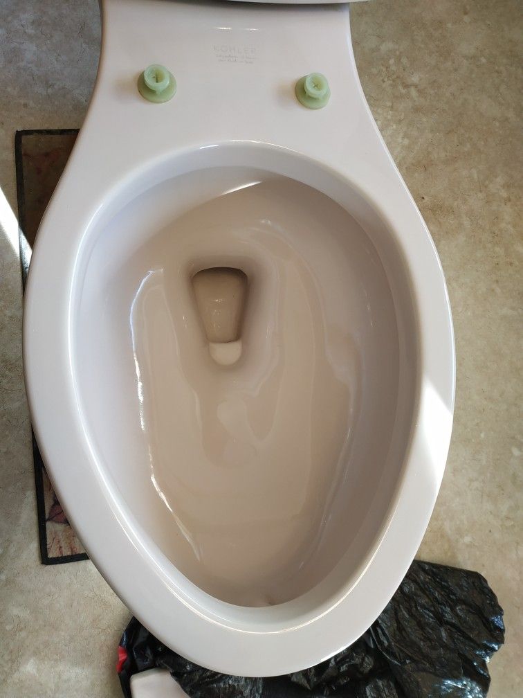 Very Clean! Kohler Archer K4493 Elongated 1.6 gpf ComfortHeight 17