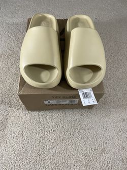 Yeezy Slide Desert Sand Size 8