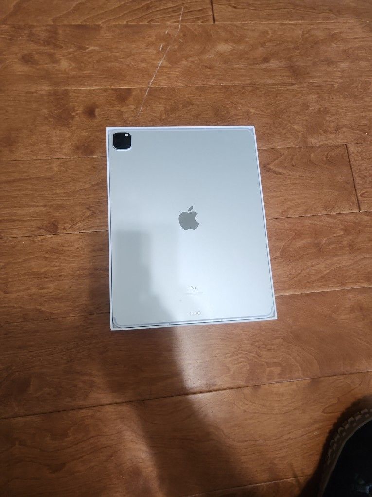 Apple 12.9-inch iPad Pro Wi‑Fi + Cellular 128GB - Silver, Model MHNT3ll/A, A2379 With BOX