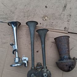 Two Air Horns & One Ratrod Horn