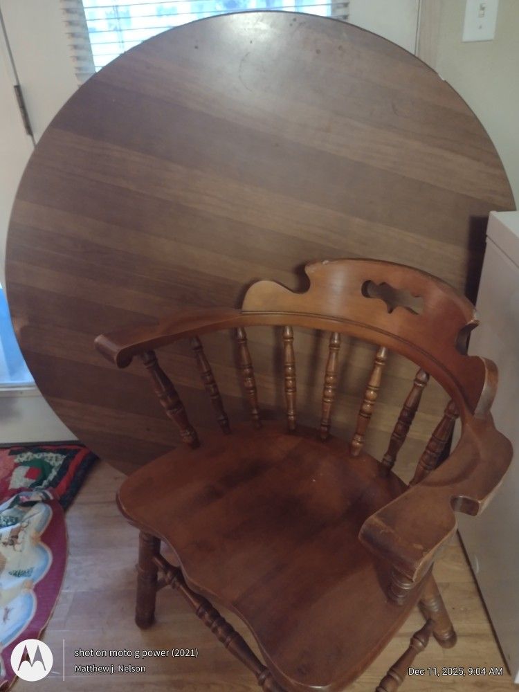 Table Built-in Leafs 4 Comfortable Wooden Chairs