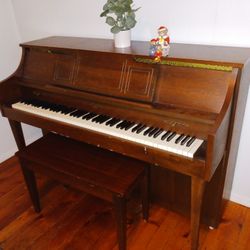 Hastings By Currier Piano