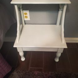End Table/Nightstand