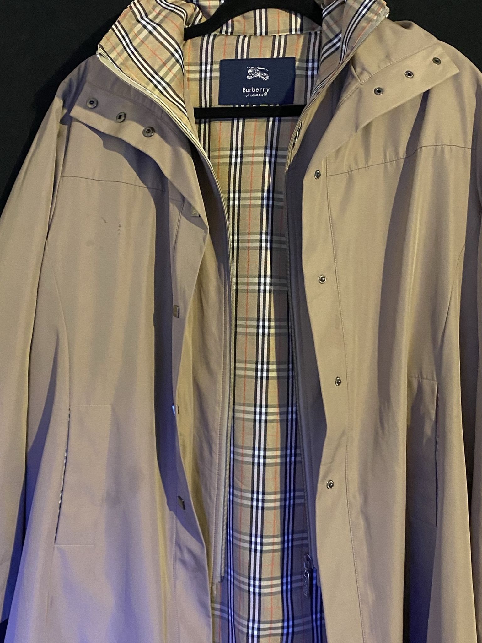 Burberry Trench Coat ~ SZ: X-L Great Condition