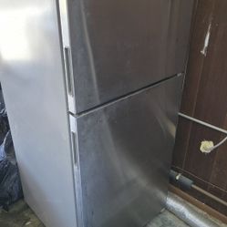 Amana Refrigerator. 
