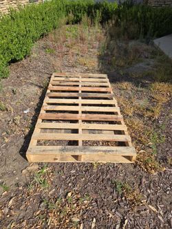 Pallet 72" x 39 1/4"
