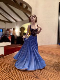 Vintage Royal DOULTON Figurine 8” Pretty Ladies Gift of Love HN4751