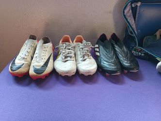 Selling Soccer/Football Cleats (Check Description)