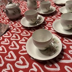Beautiful Vintage Tea Set Collectible 
