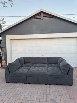 Thomasville 6-Piece Modular Sectional - Charcoal Gray + FREE  Delivery