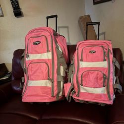 color or pink. Nice set. Olympia.  luggage color or pink. like new nice and clean.