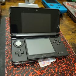 Black Nintendo 3ds system