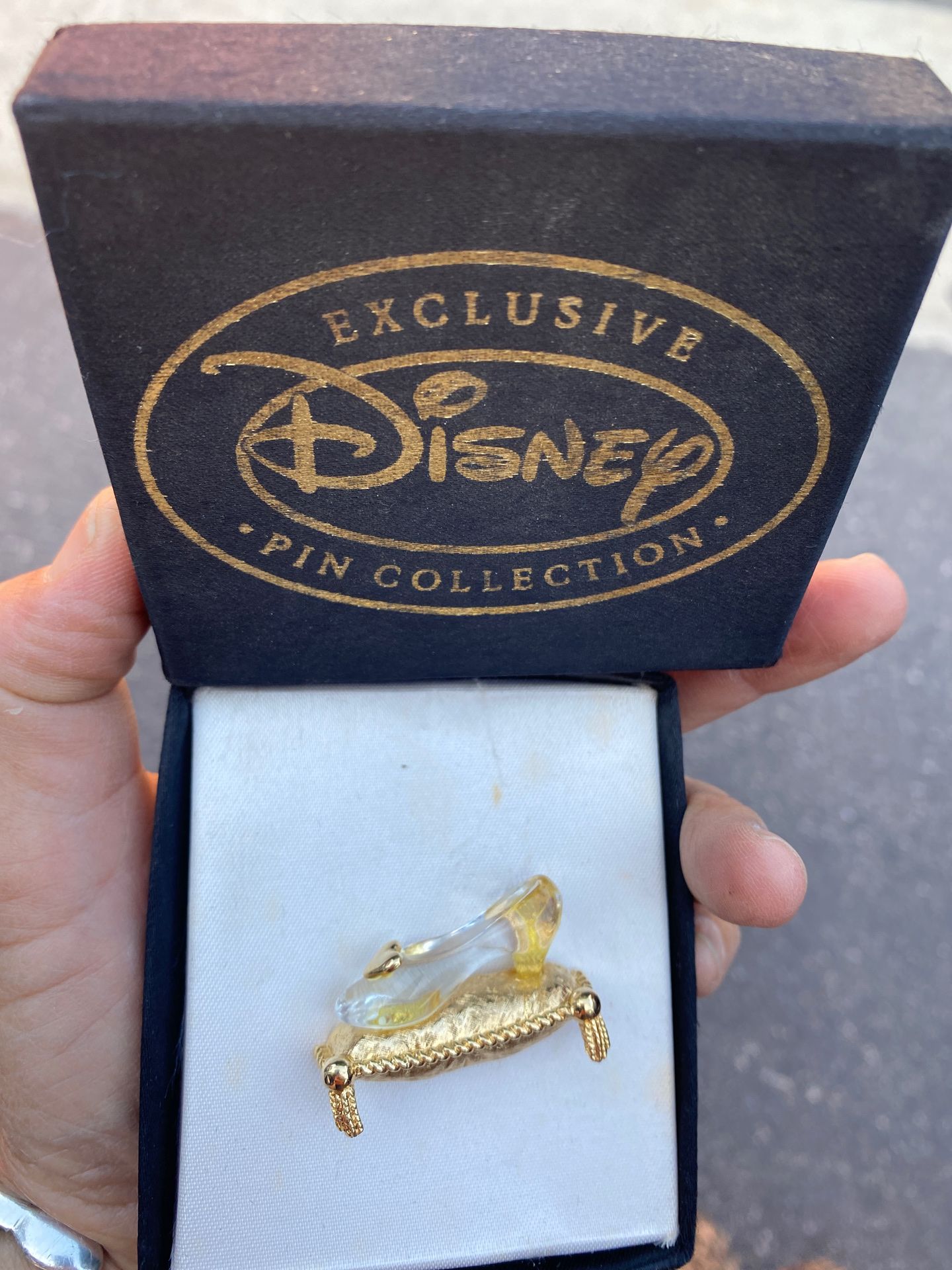 Disney exclusive Cinderella’s slipper collectible pin