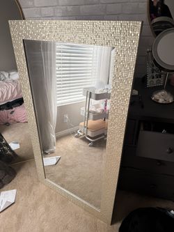 Gold mirror