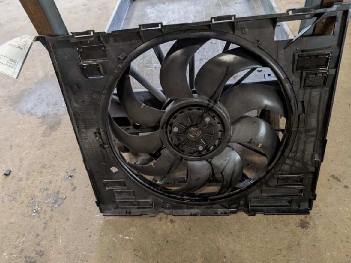 2018 BMW 530i Engine Cooling Fan