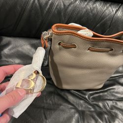 Dooney & Bourke 