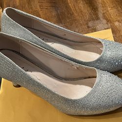 Size 7 1/2 Sparkle Shoe