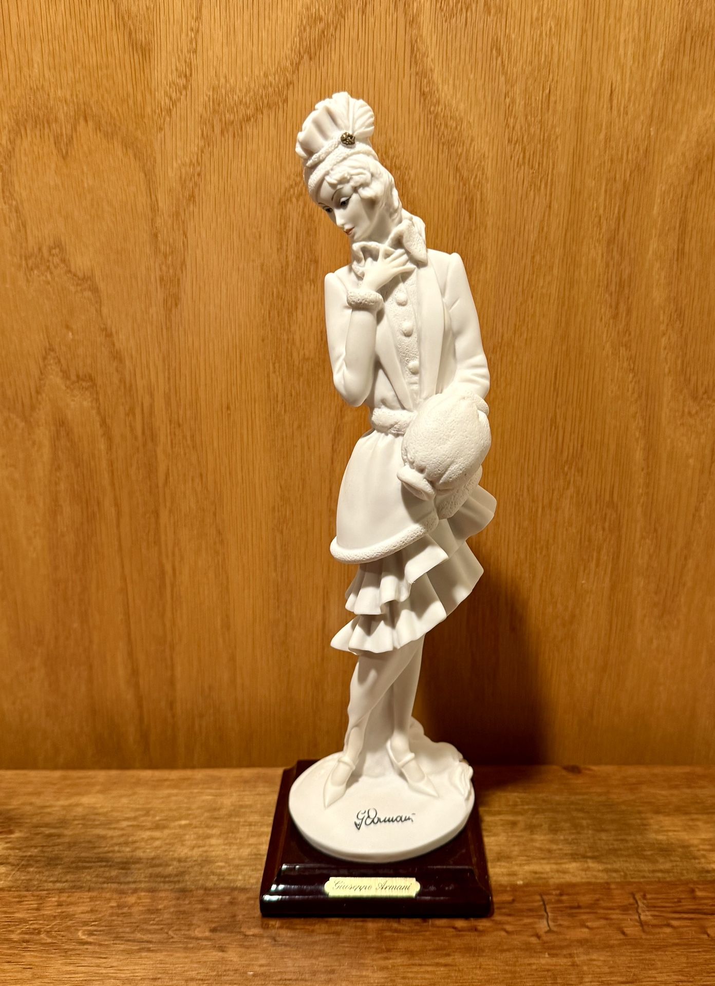 Guiseppe Armani Lady with Muff Porcelain Figurine 11" Tall 1987 Florence Italy