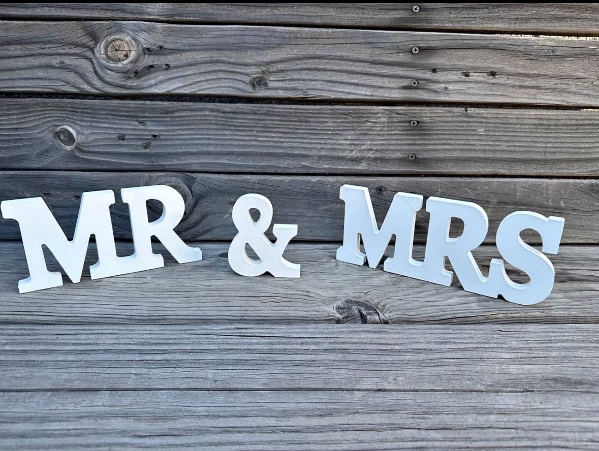 Mr. & Mrs. Wedding Sign