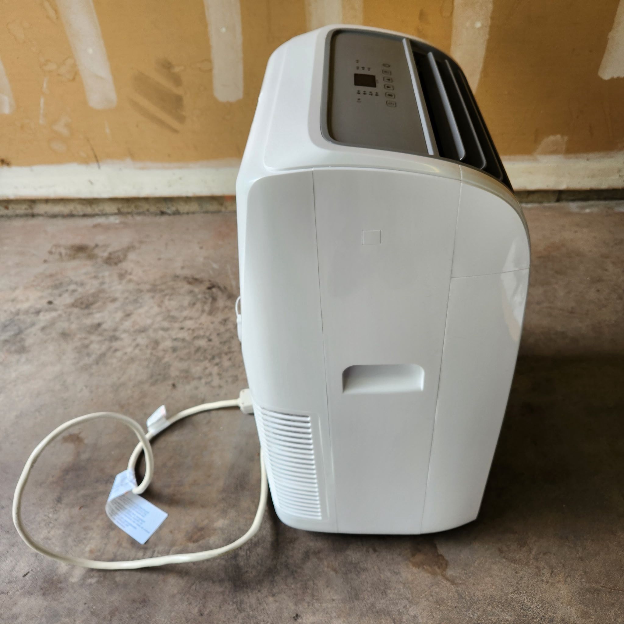 Air Conditioner - Black & Decker