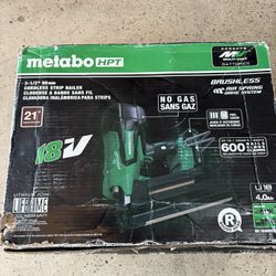 Metabo HPT Shop the Collection MultiVolt 3-1/2-in 21 -Degree Cordless Roundhead Framing Nailer (Battery Included and Charger Inc...