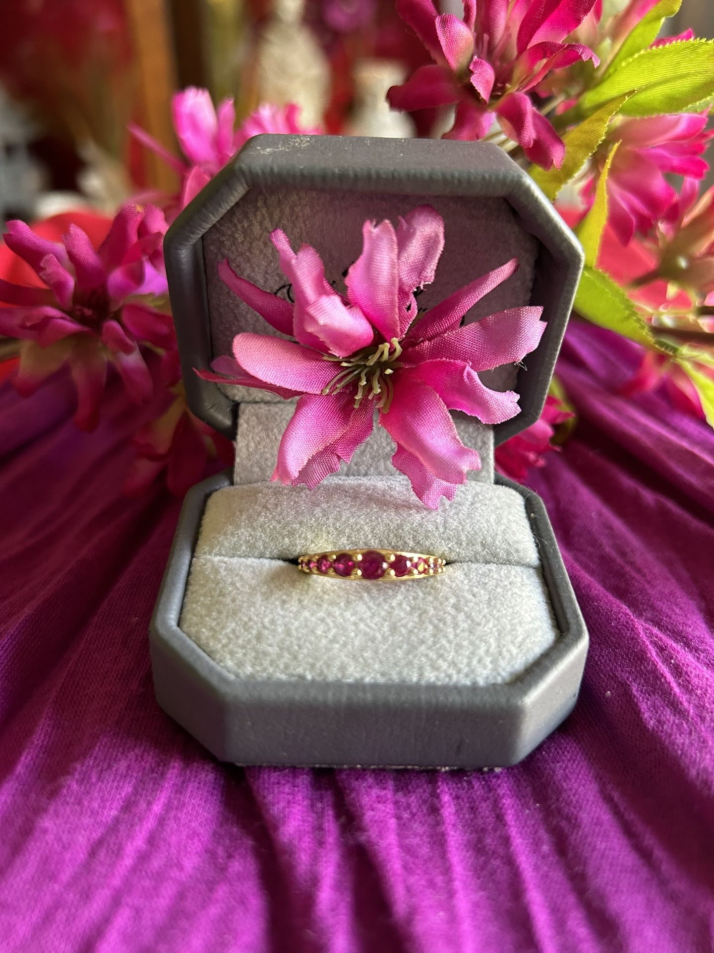 🌺Beautiful And Genuine 14K GOLD RING WITH GENUINE RUBIES