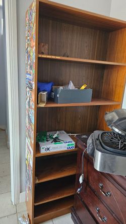 2 Bookshelfs