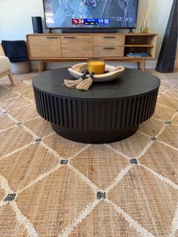 Brand New Wayfair Modern Round Coffee Table – Black