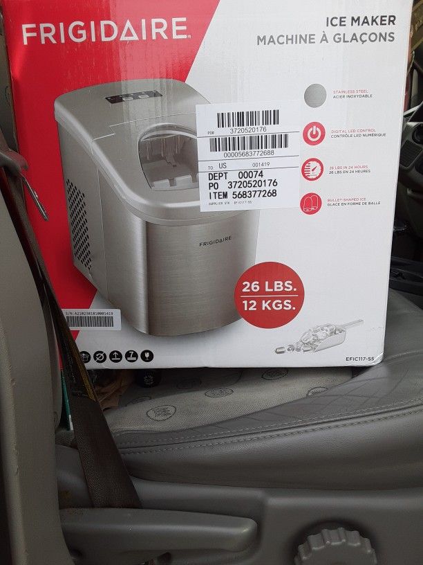 Frigidaire 26 Lbs ICE MAKER