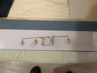 4-light Vanity Bar (Brushed Nickel) NiB
