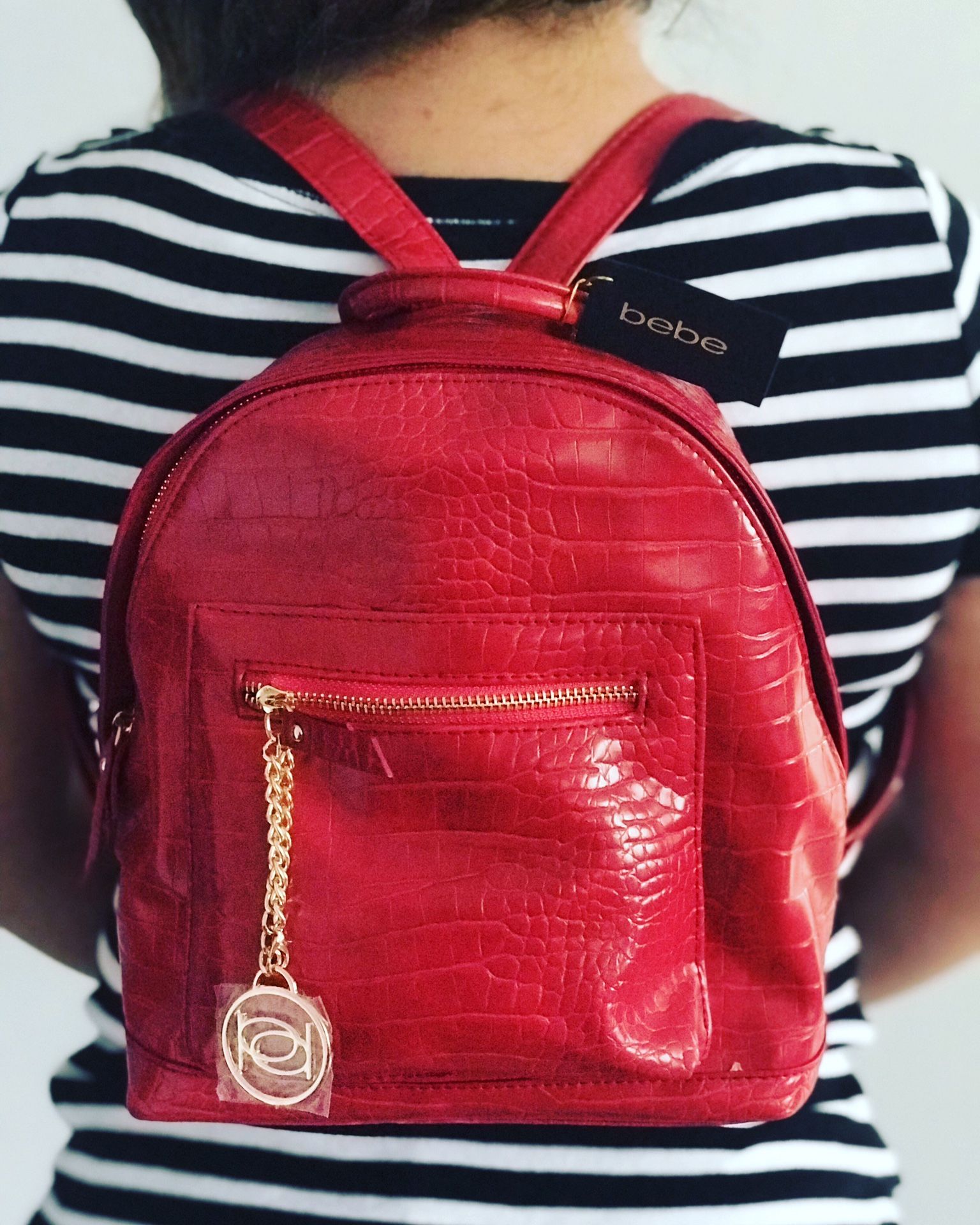 Women’s “Bebe” Rena  Croco Backpack Candy Apple Red. $ 70.00 ,  precio real $/99.00.🙂🌼.