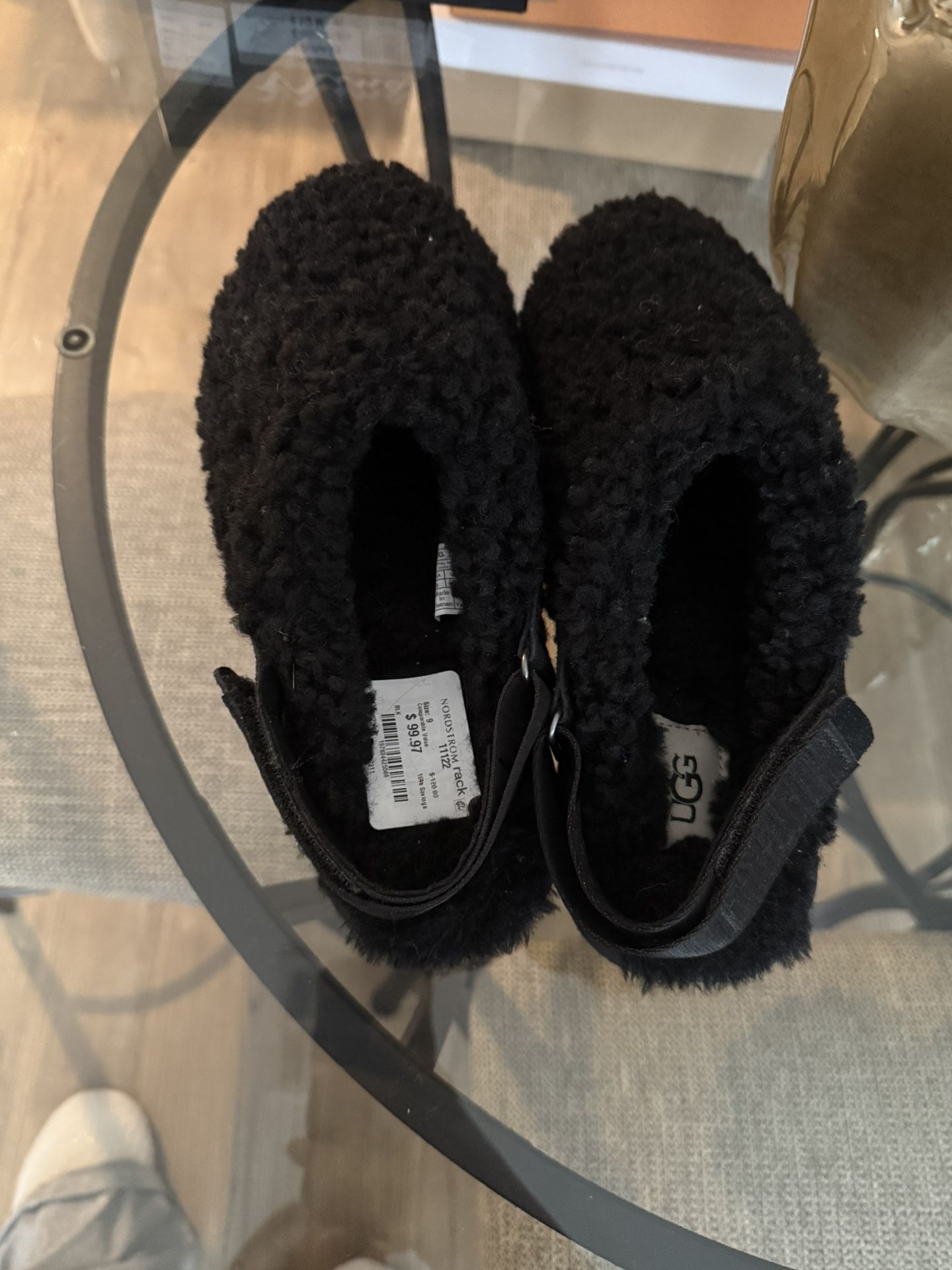 New!! UGGs Slip On