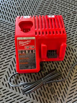 Milwaukee M12/M18 Battery Charger