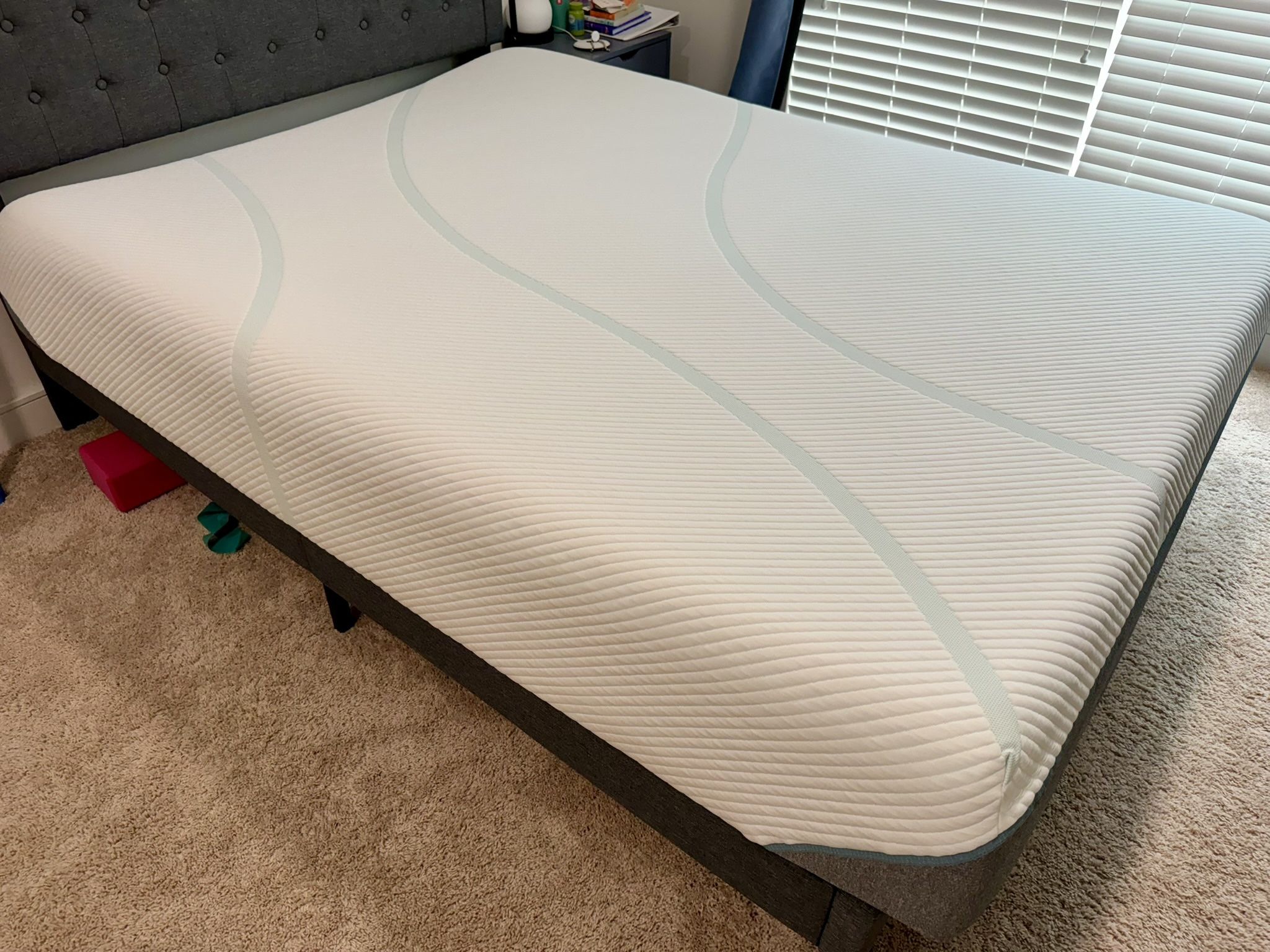 Moving Out Sale!! Comfortable Tempur-pedic Queen Mattress