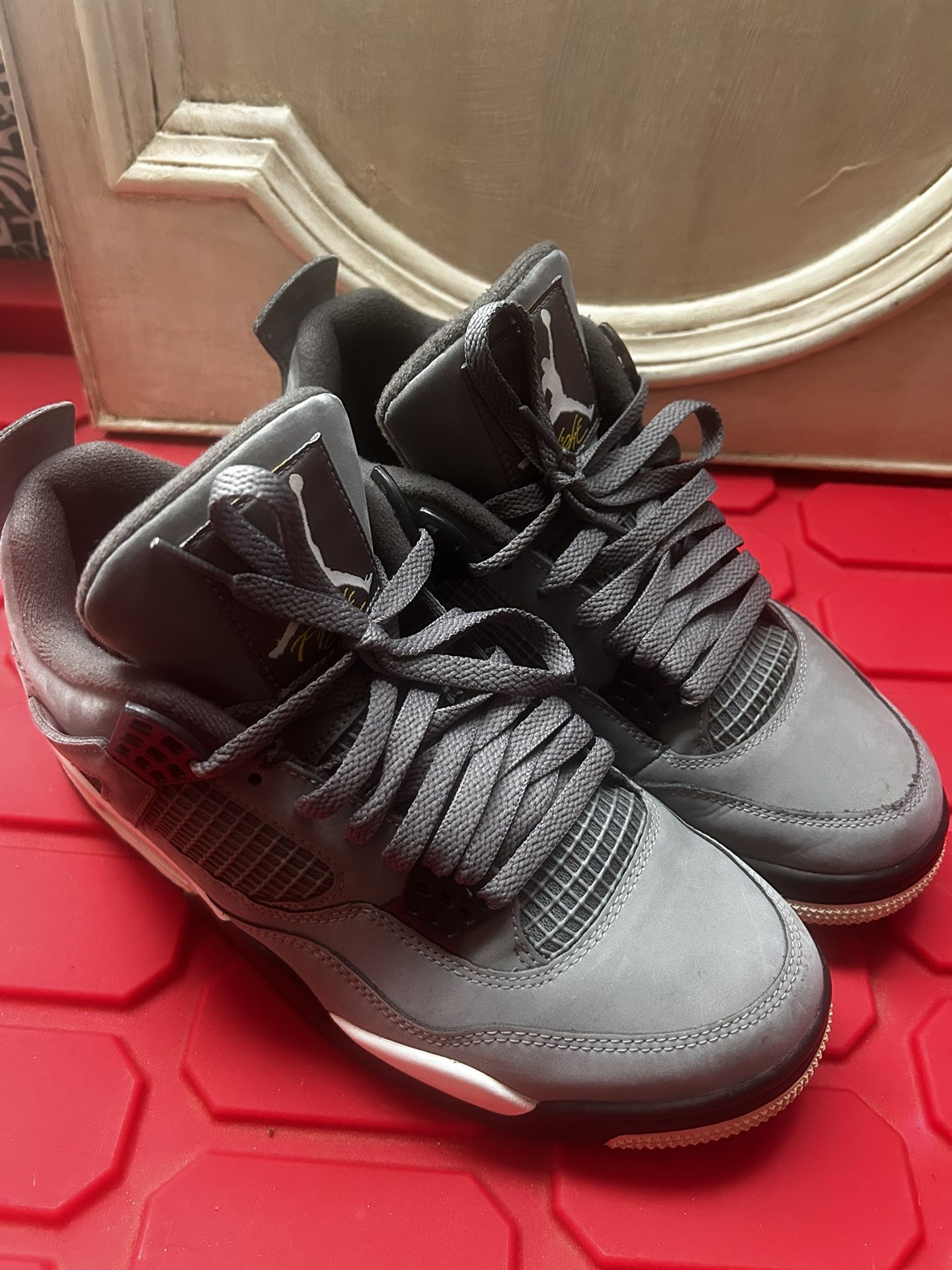 Jordan 4 Grey cement 