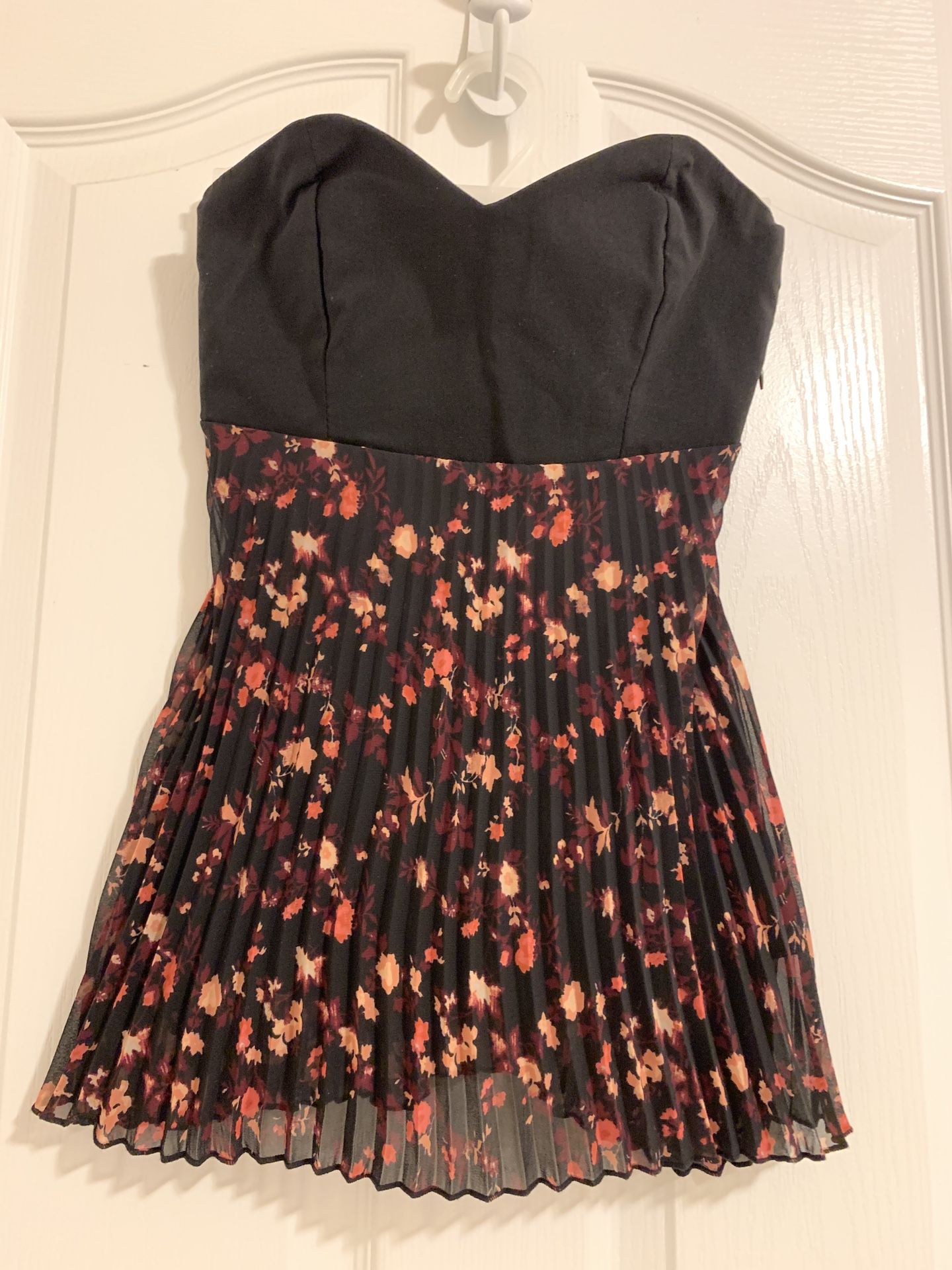 Like New Junior/girls Dress/skirt Size XS/S. $5/each