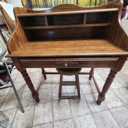 Antique Style Reception/checkout In Desk