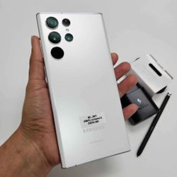 Samsung Galaxy S22 Ultra,  Factory Unlocked,  Excellent Condition. Like New 