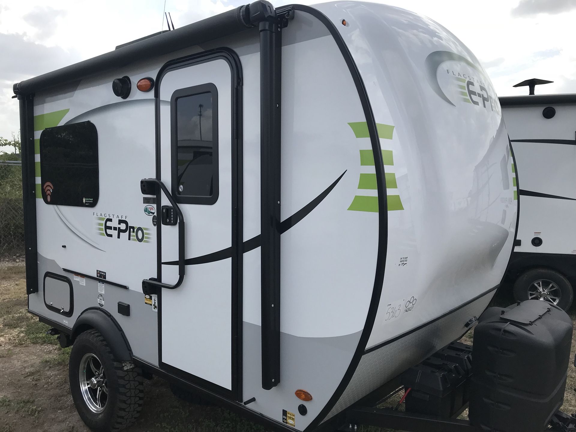2019 FlagStaff E-Pro 14FK ONLY 2022 lbs!!! OFF GRID CAMPER