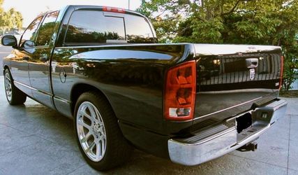 Clean interior2005 DODGE RAM New tires