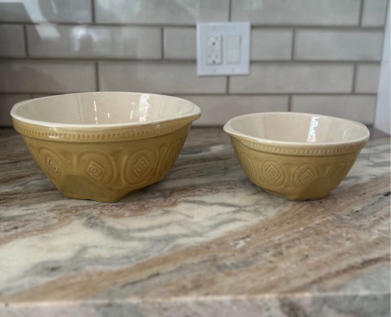 Set of 2 Yellow Mixing Bowls – At Home America