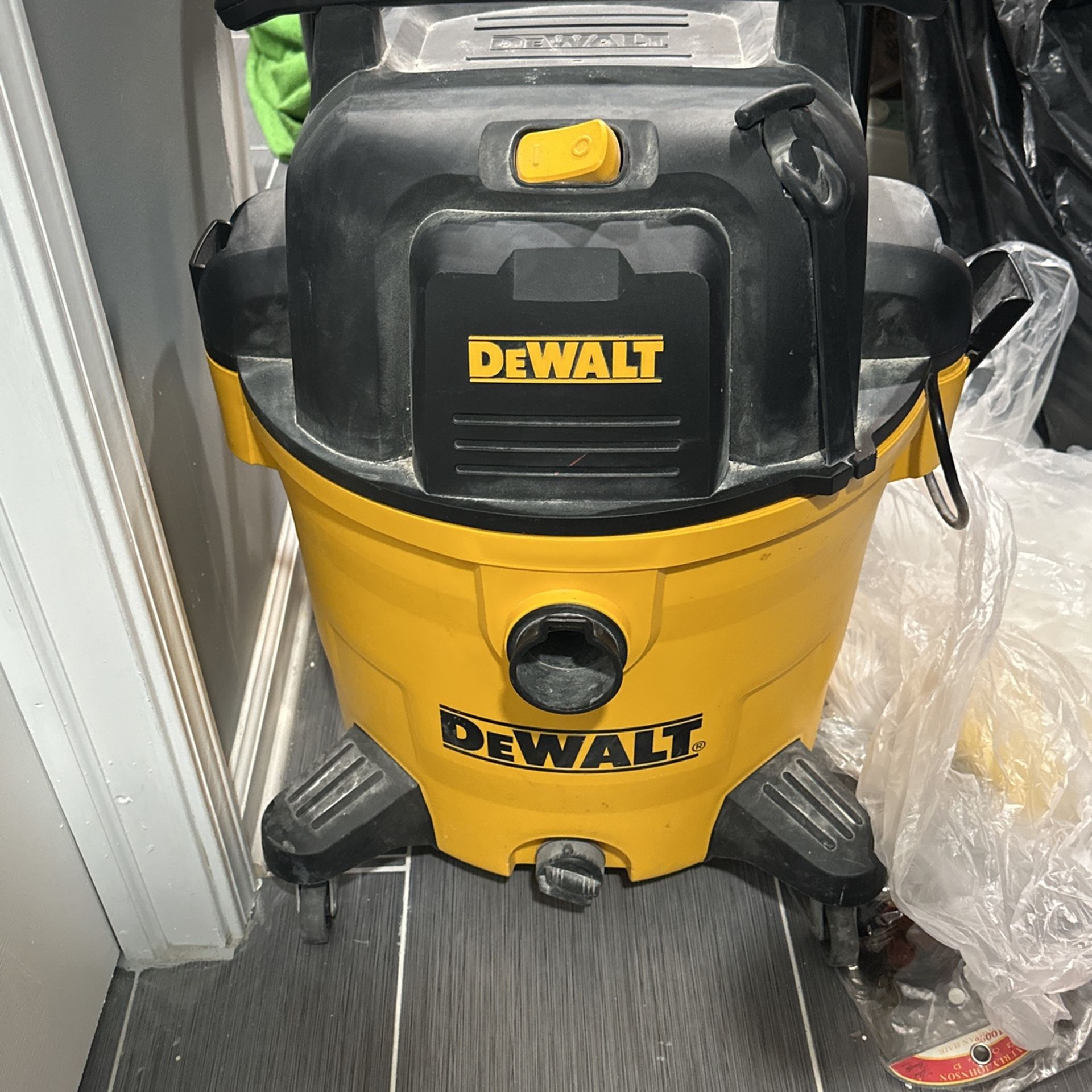 14G DeWalt Wet/Dry Shop Vac