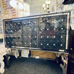 AICO By Michael Amini HOLLYWOOD SWANK Sideboard