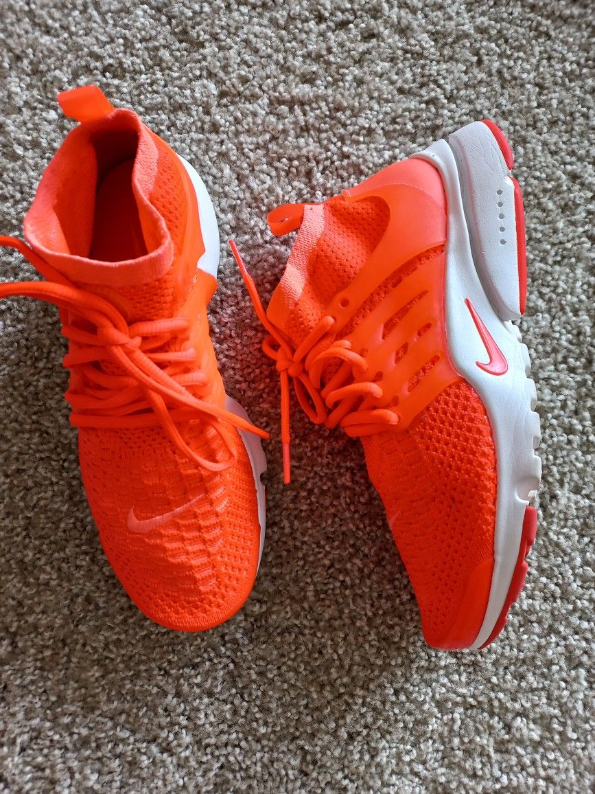 WMNS AIR PRESTO ULTRA FLYKNIT
INSTANT HAPPINESS Skechers