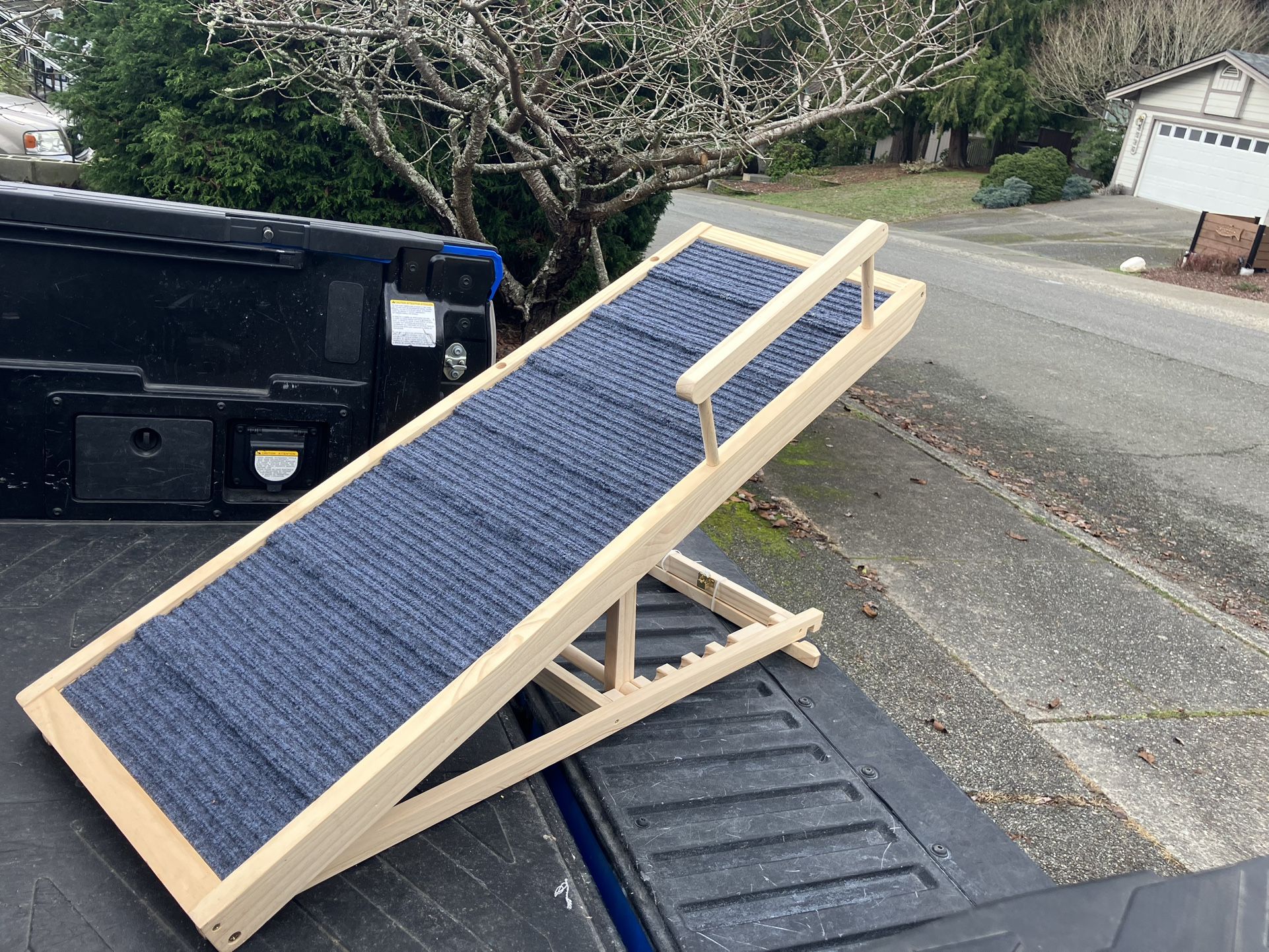 Pet Dog Lightweight Adjustable Ramp Stairs up to 21” High House Home Couch Bed Folding like New